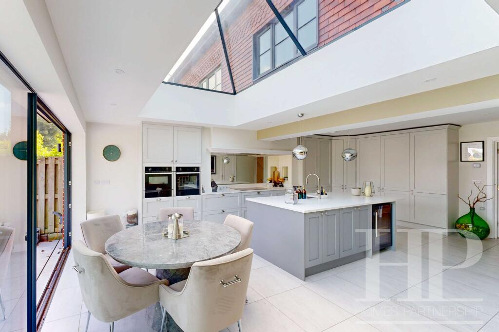 Kitchen/dining/family room