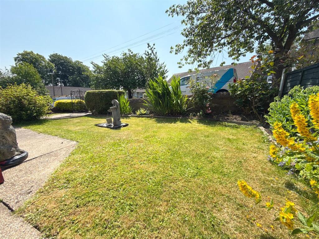 FRONT GARDEN