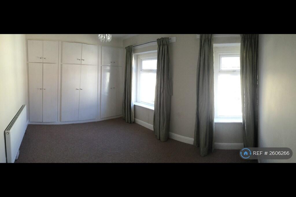 1st Floor Master Bedroom