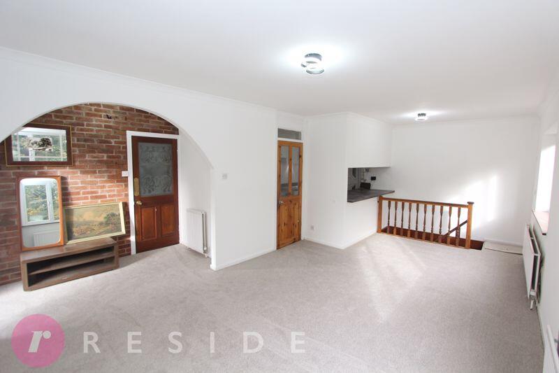 Lounge / Dining Area