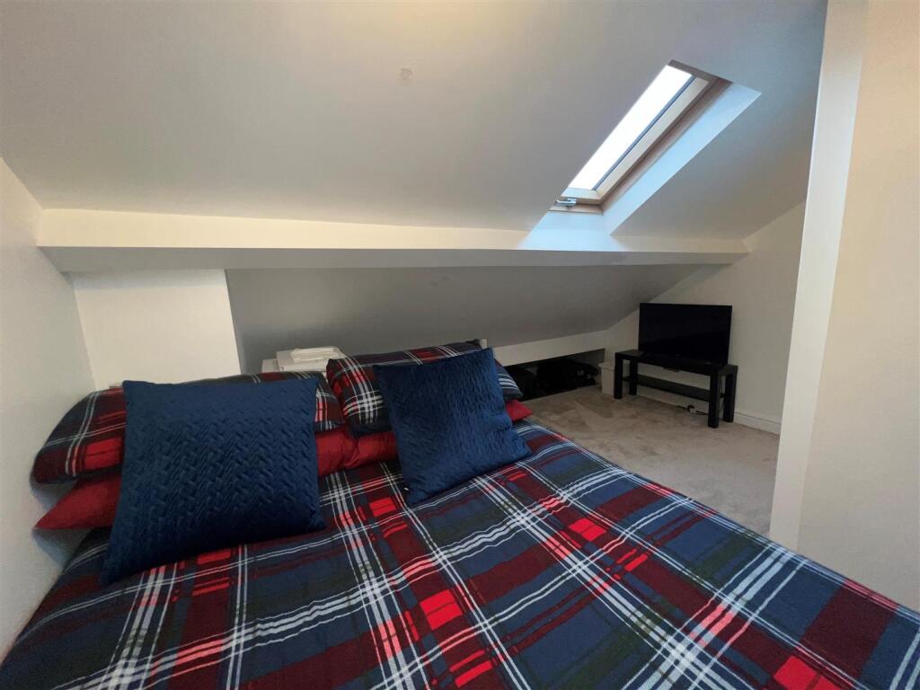 bed 3 2.jpg