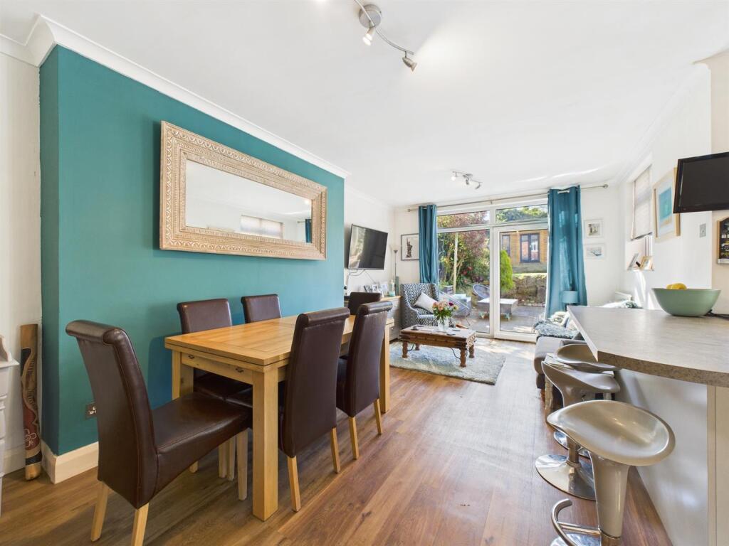 Spacious Lounge/Dining Area