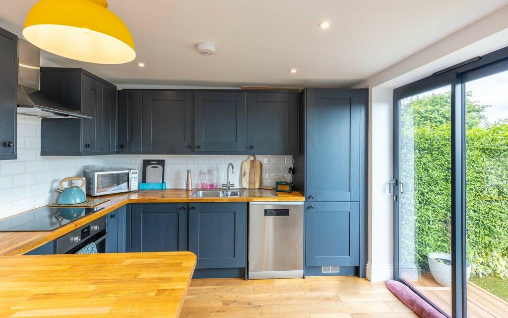 Kitchen/breakfast...