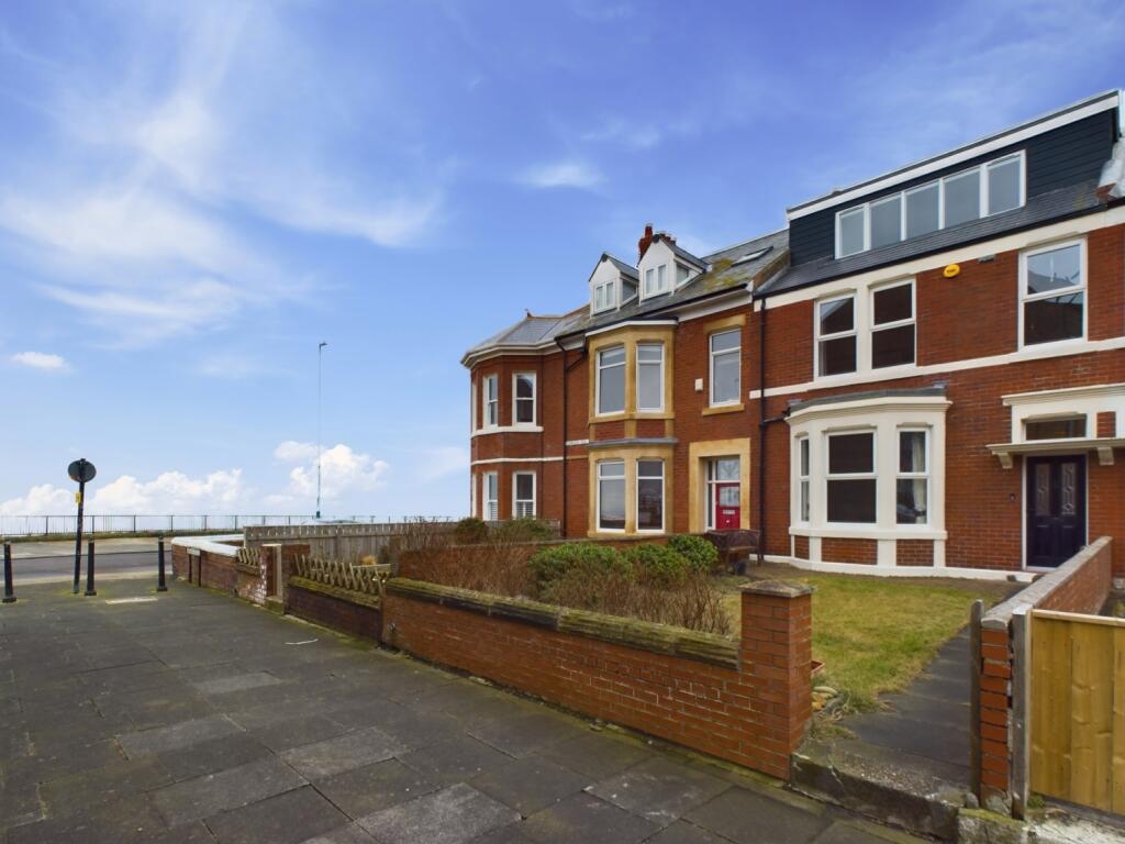 CAM02195G0-PR0063-STILL039