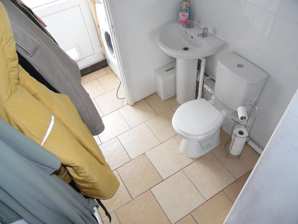 DOWNSTAIRS SHOWER RM