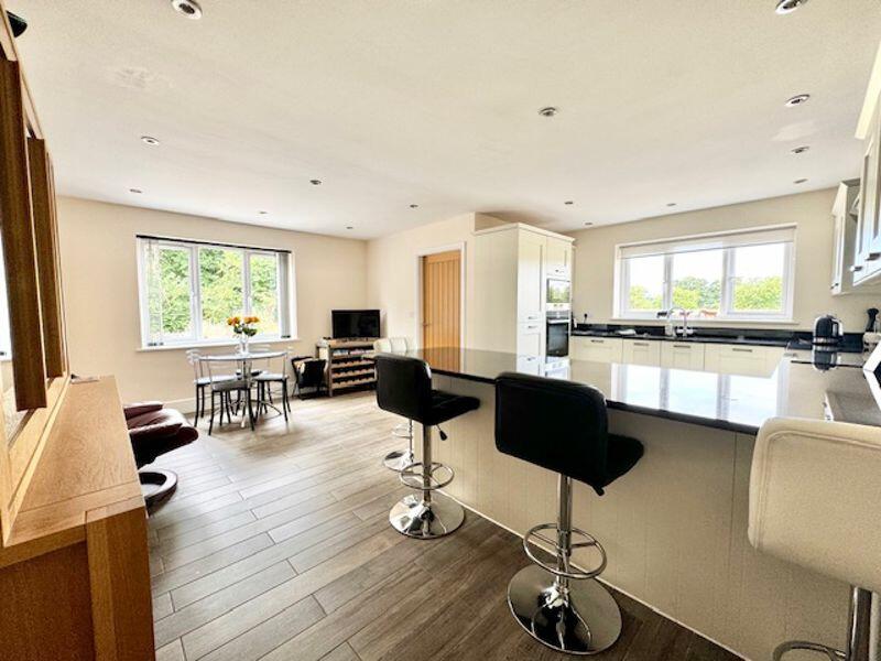 Kitchen breakfast diner