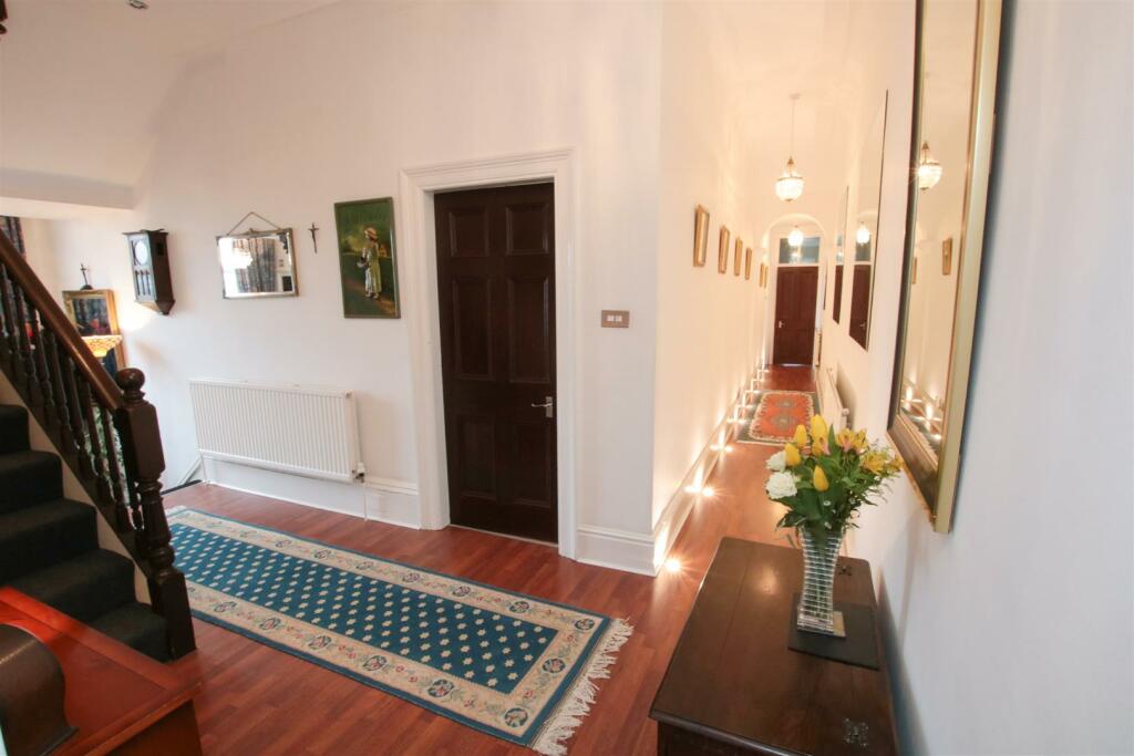LONG INNER HALL