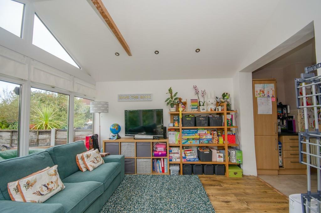 Family room pic 2.jpg