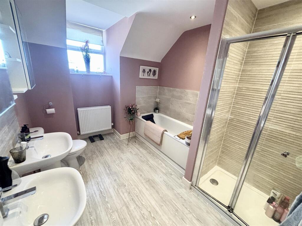 En-Suite Bathroom