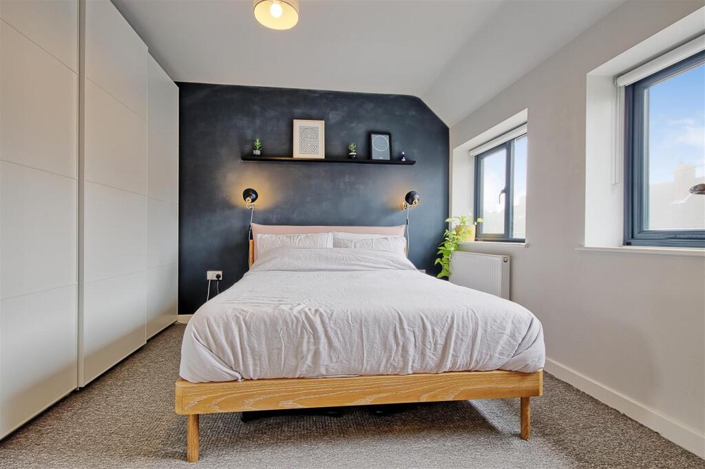 Bedroom 1.jpg