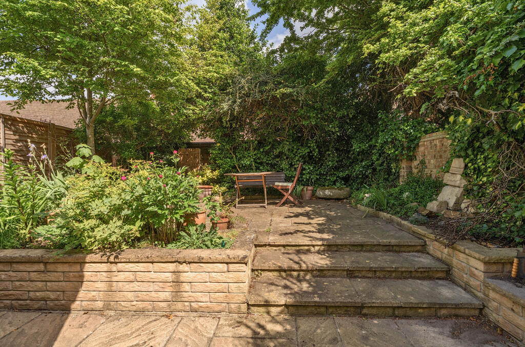 1300243-20-683dd2...