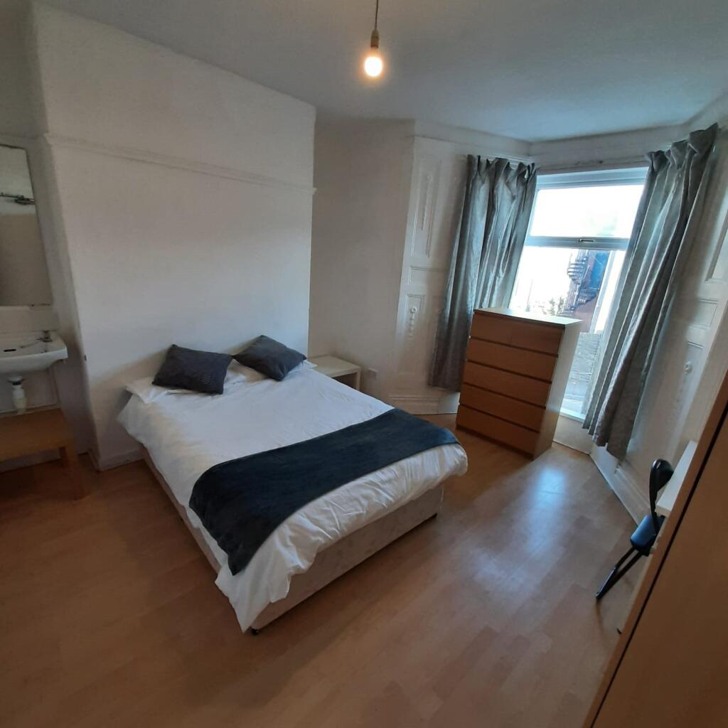 56 cromwell - bedroo