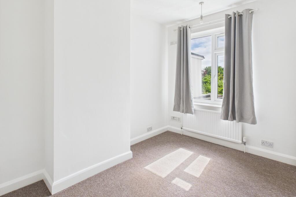 CAM02545G0-PR0406-STILL008