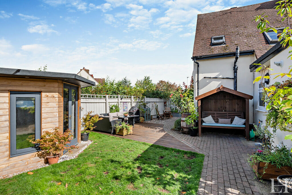 8619074-exteriorW...