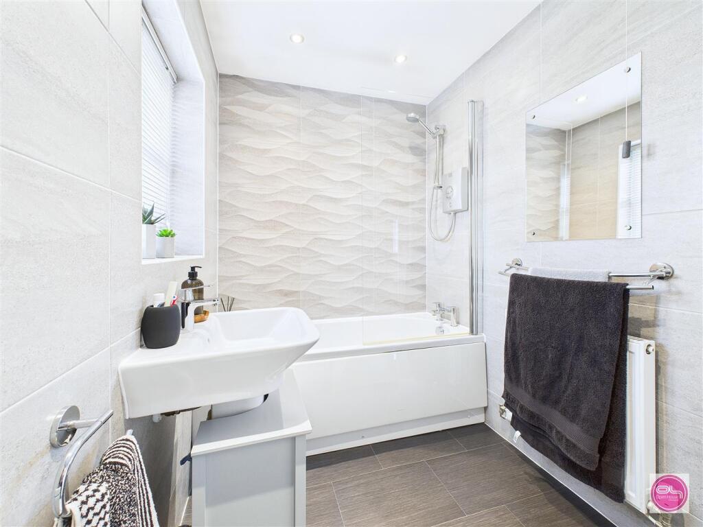 Cobblestone Drive, Newhall (32).jpg