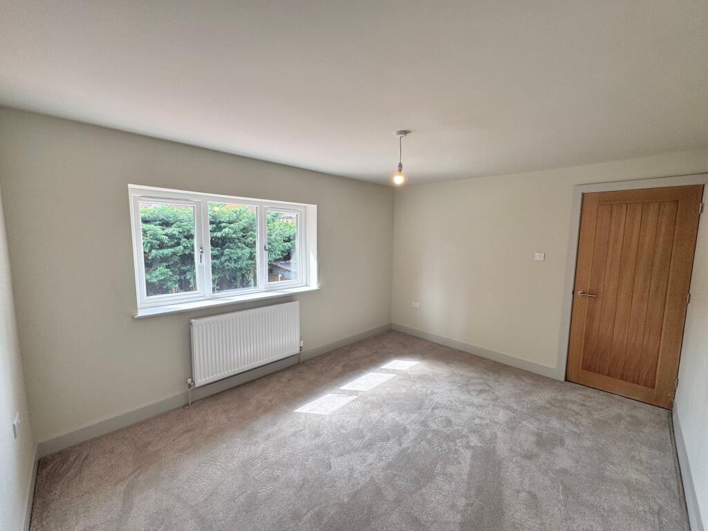 Bedroom (Back)