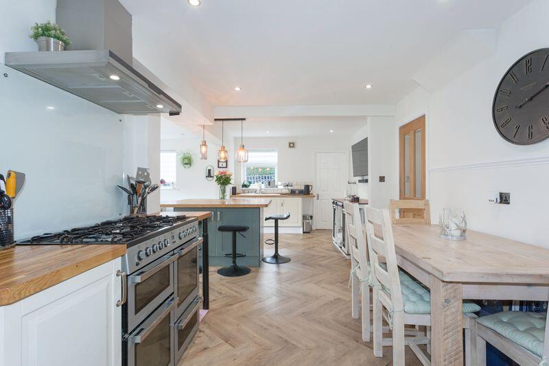 OPEN PLAN LIVING DINING KITCHEN