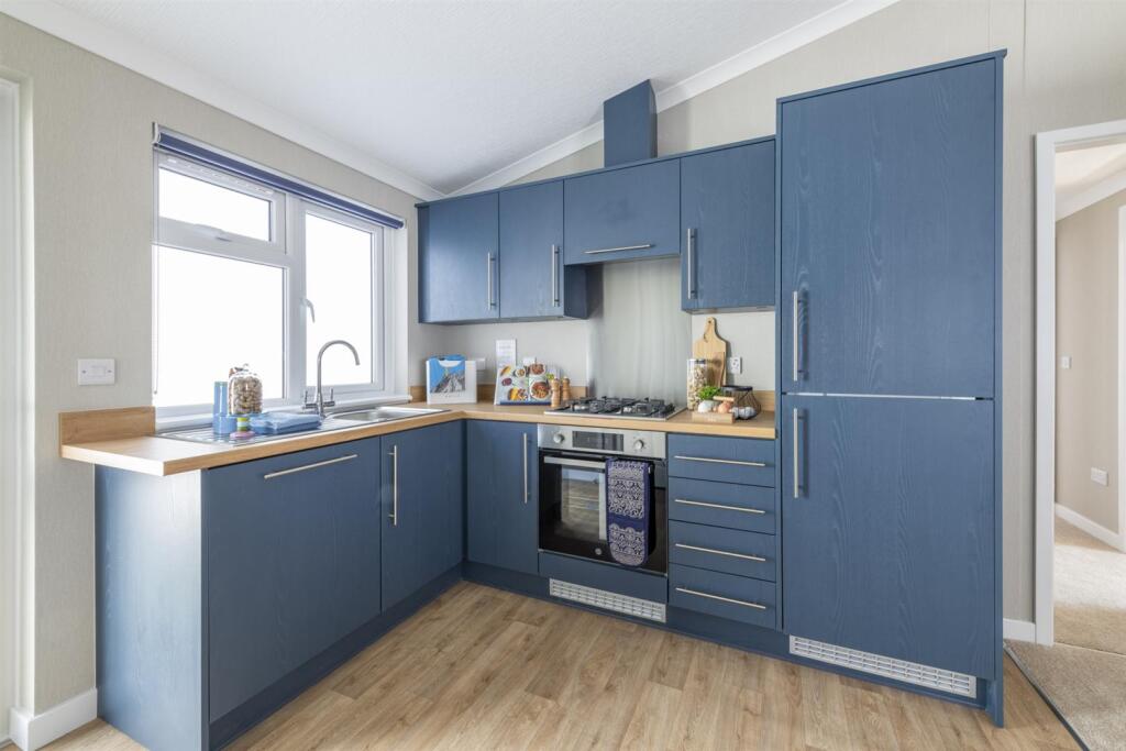 Omar-Westbury-Kitchen2-scaled.jpg