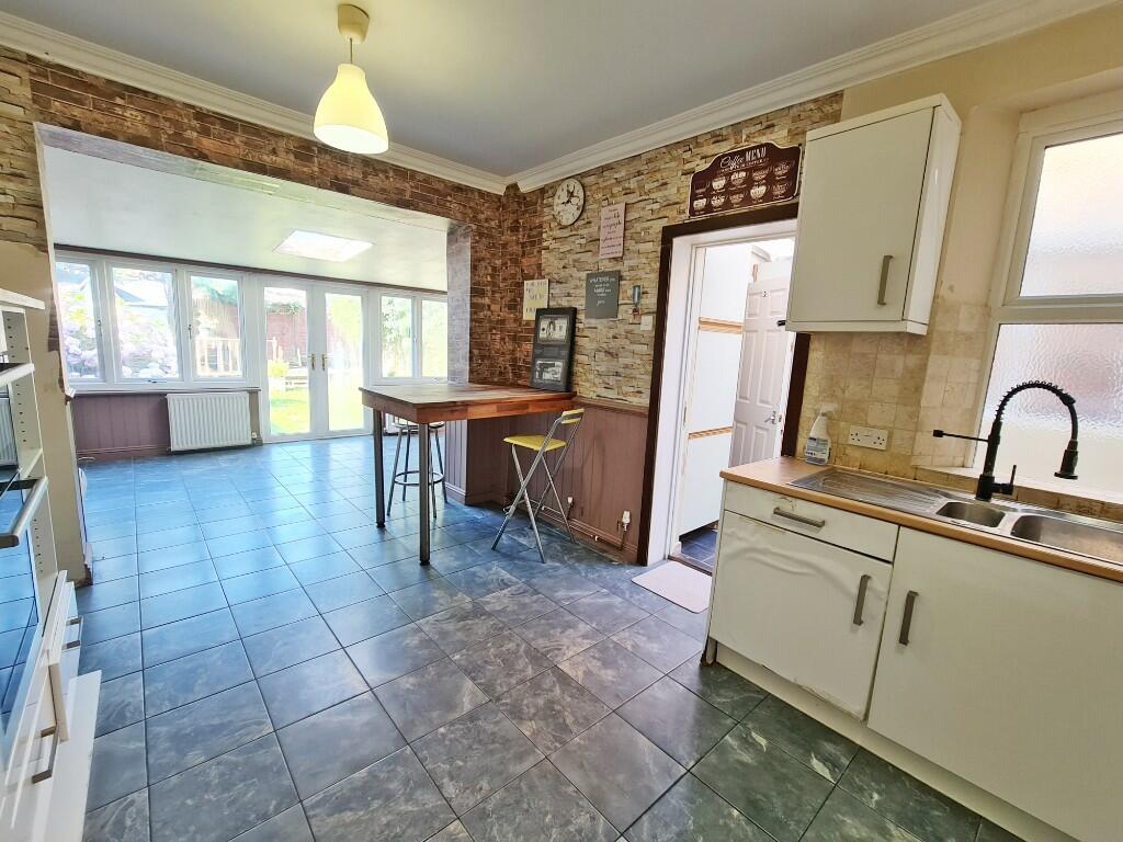 Kitchen &amp; Family Rm