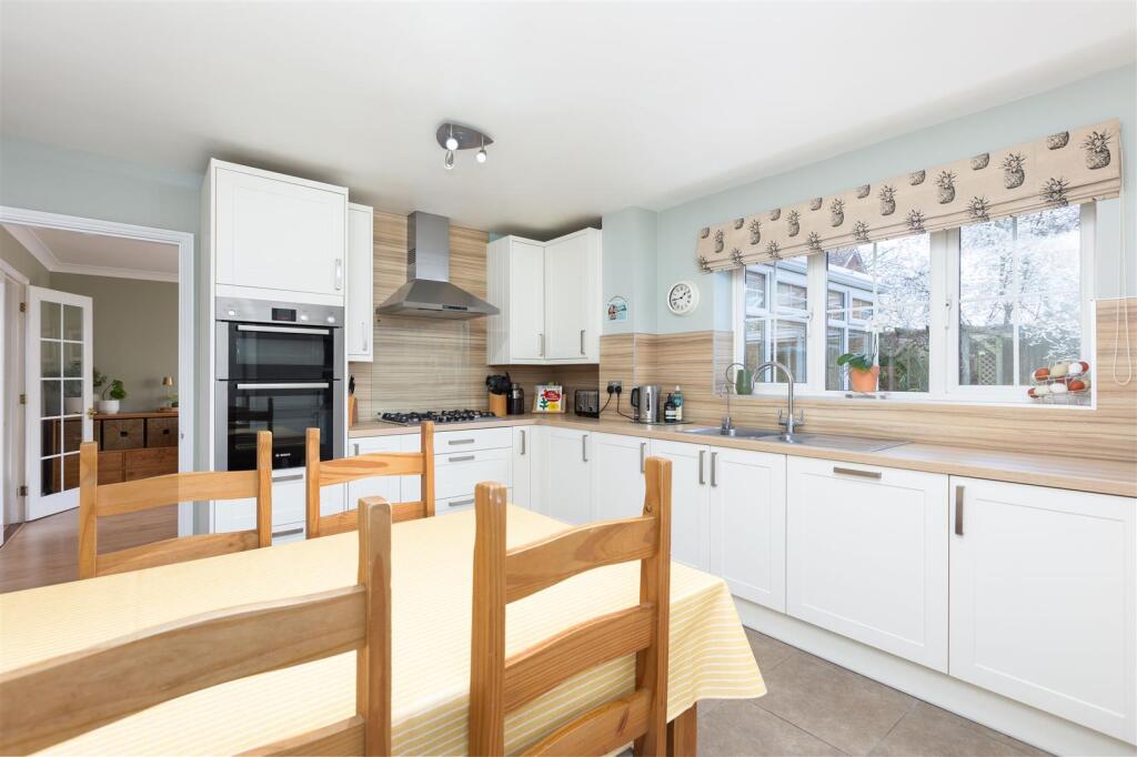 Kitchen/Breakfast Room
