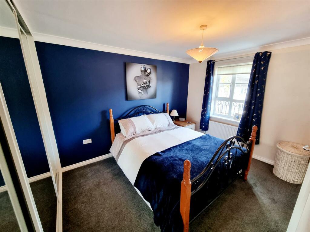 Bed 1.jpg
