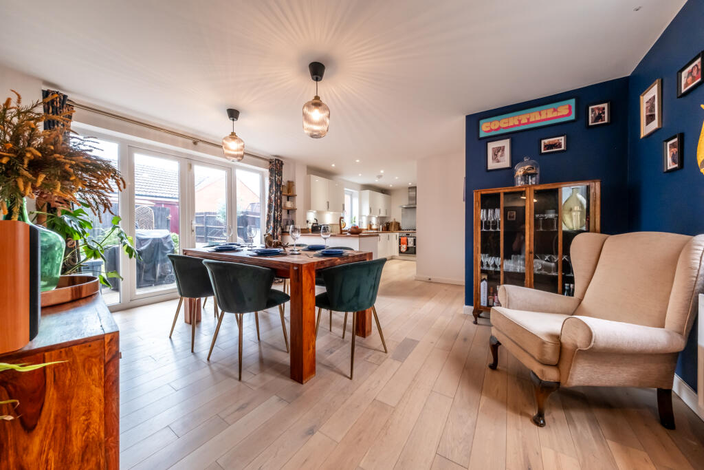 Kitchen/Dining (7)