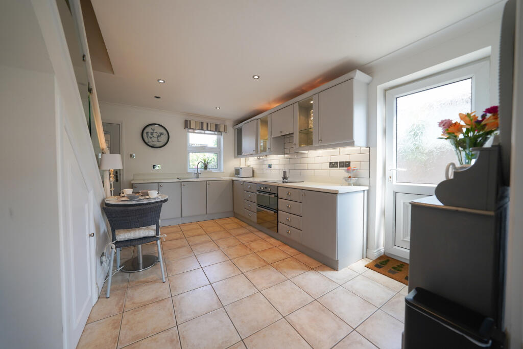 Kitchen/Breakfast Area