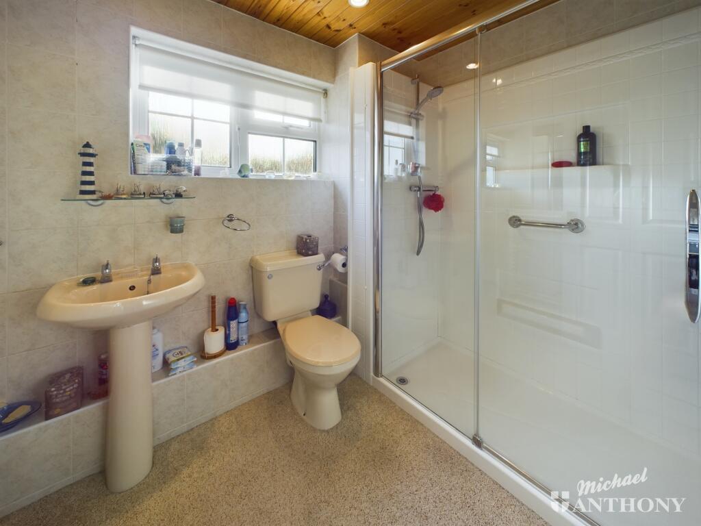 CAM02773G0-PR0240-STILL024