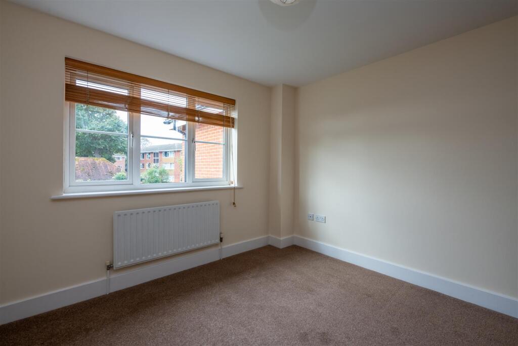 Flat 6 Silver Sands Court-8.jpg