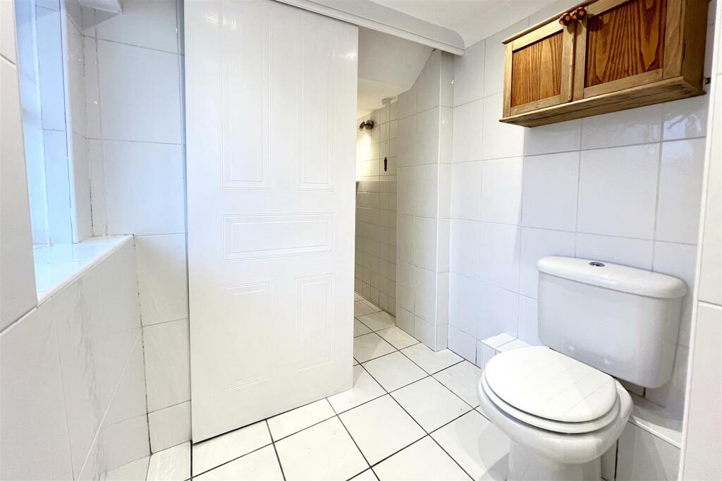 Bathroom Toilet.JPG