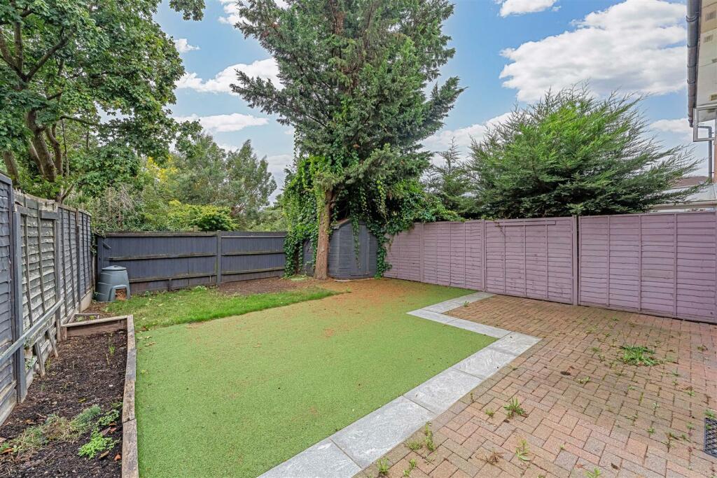8 Crofters Close, Isleworth TW7 7PH-LOW RES-12.jpg