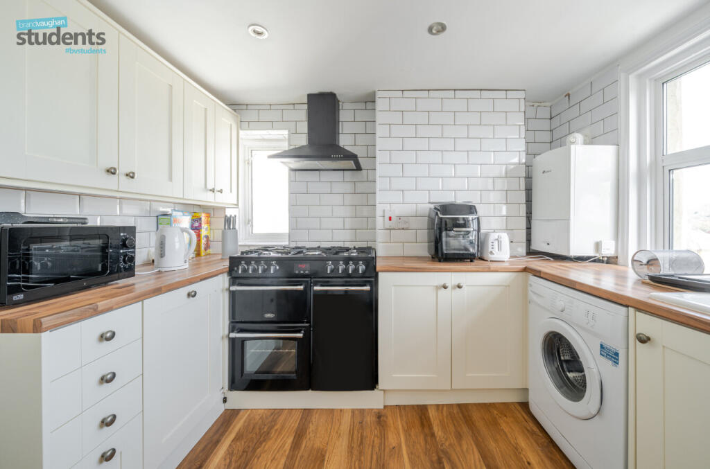 03f90278-be6e-417...