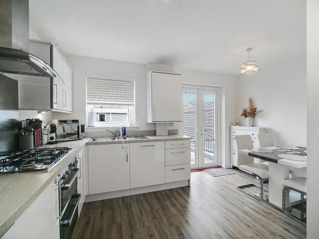 Kitchen/ Dining Area