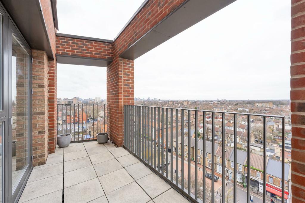 Ron Leighton Way, E6