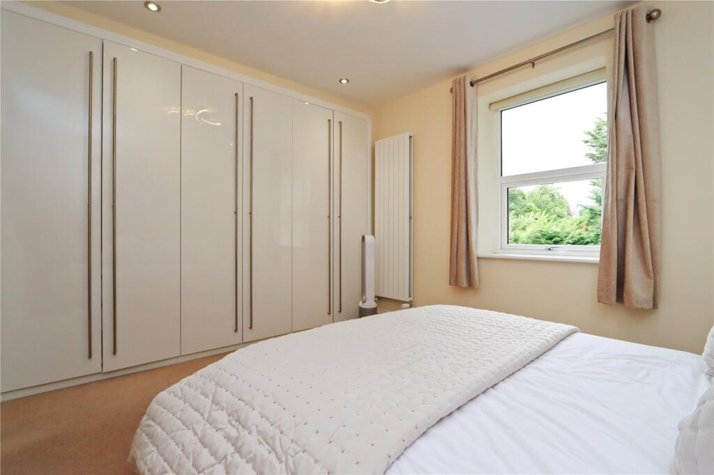 Bedroom 1 Pic 2
