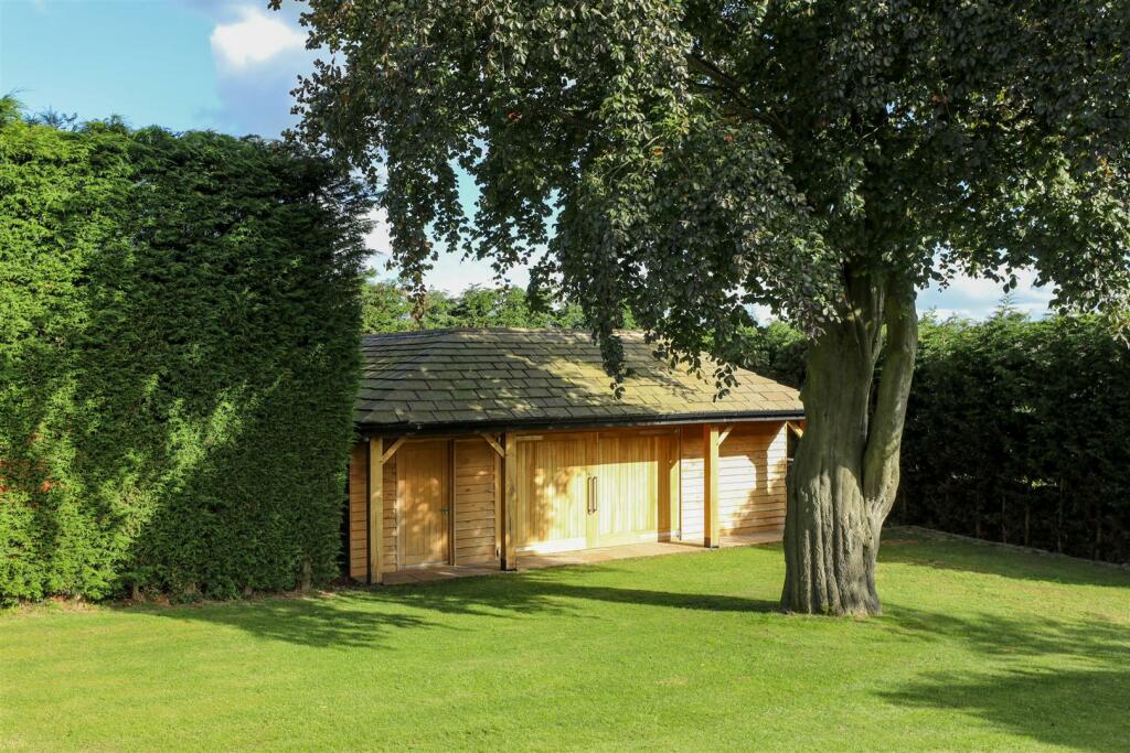 DETACHED GARAGE