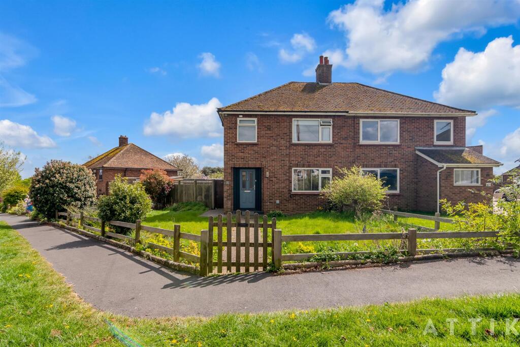 10 Queens Drive, Halesworth IP19 8DN (26).jpg