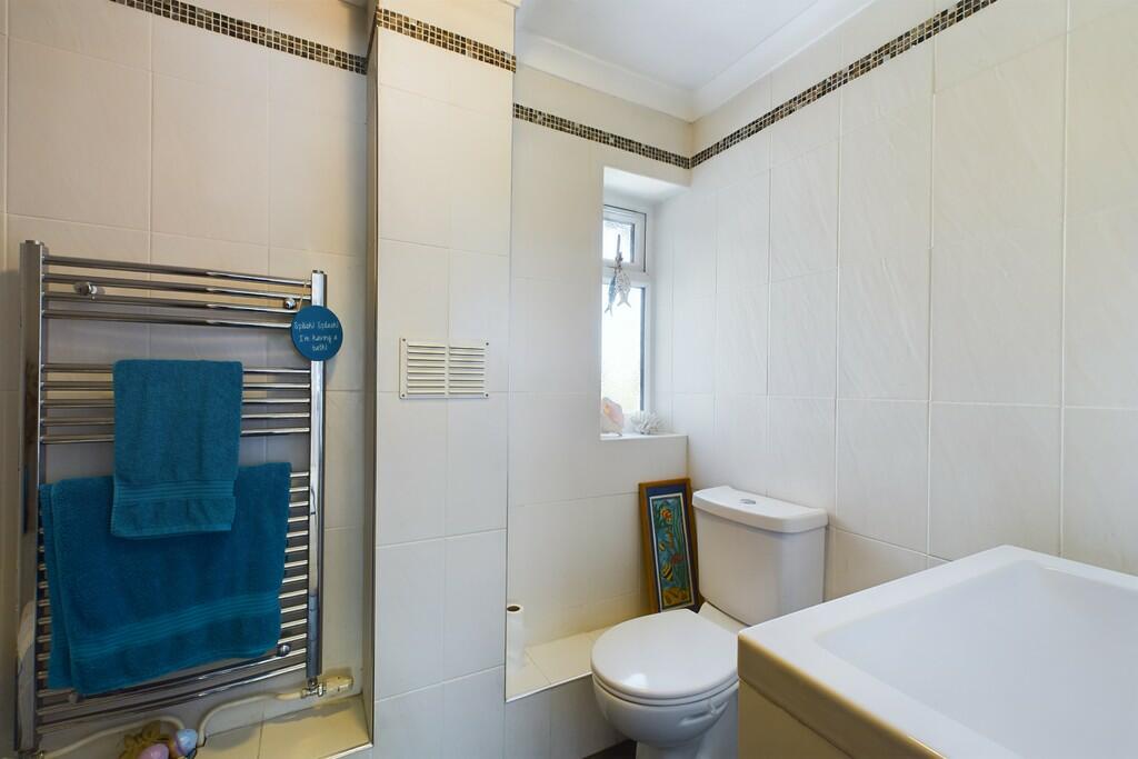 CAM01689G0-PR0418...