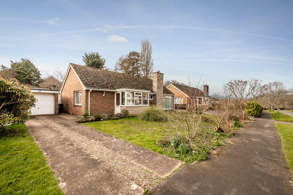 32 Winslade Park ...