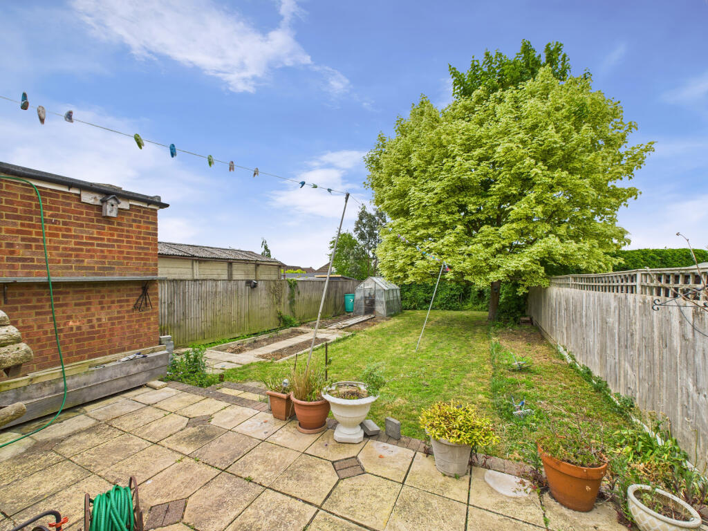 CAM02909G0-PR0405-STILL009