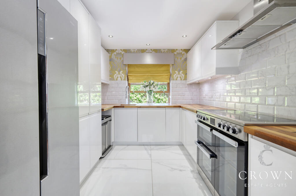 Seperate Utility Room with Kitchen Facilities 