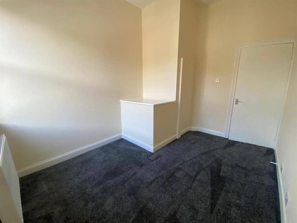BEDROOM 1.jpg