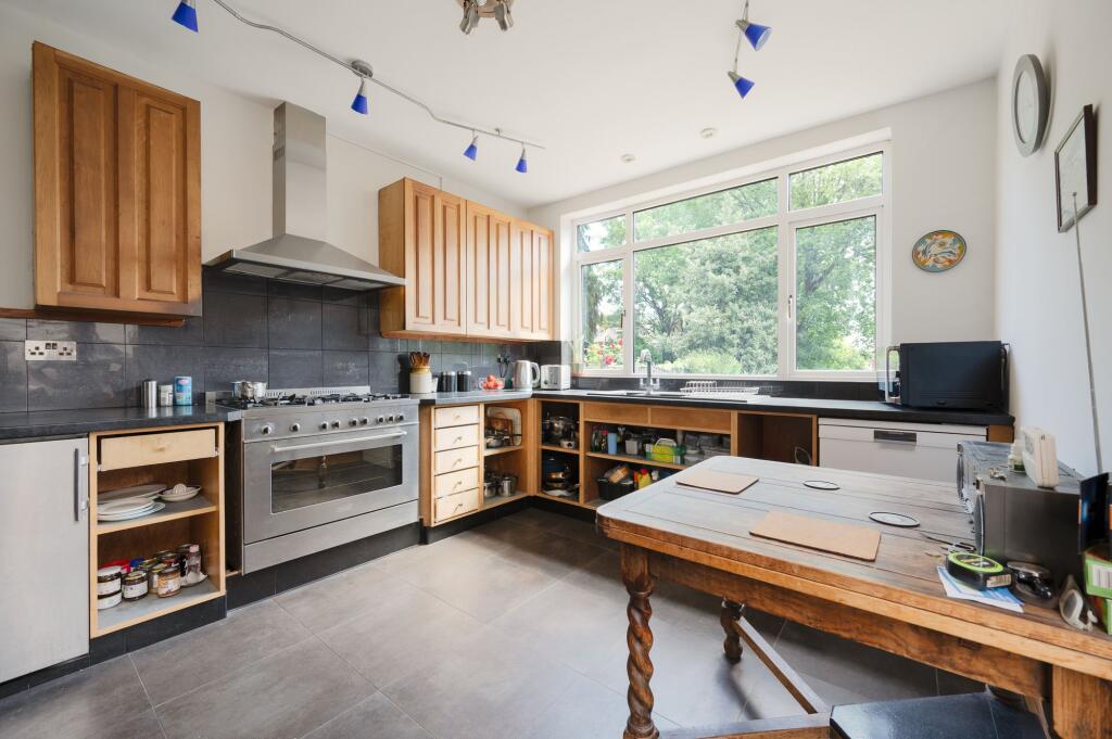 KITCHENS AND RECEPTION ROOMS
