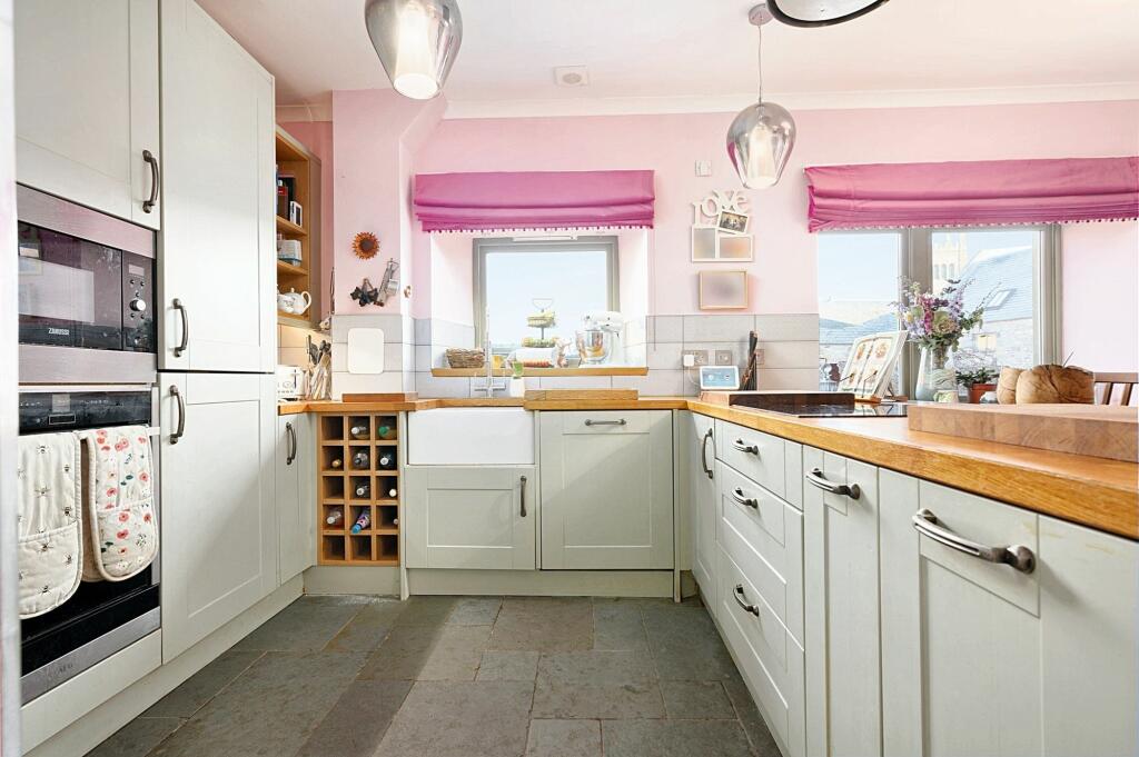 Kitchen/Dining Area