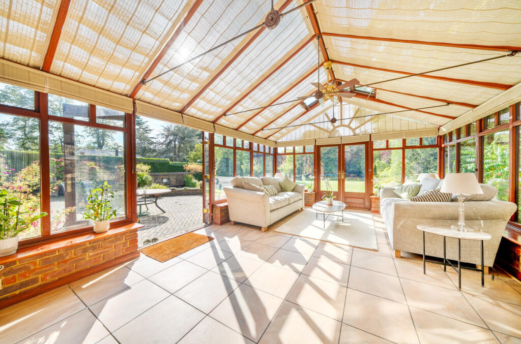 1360553-15-68dadb...