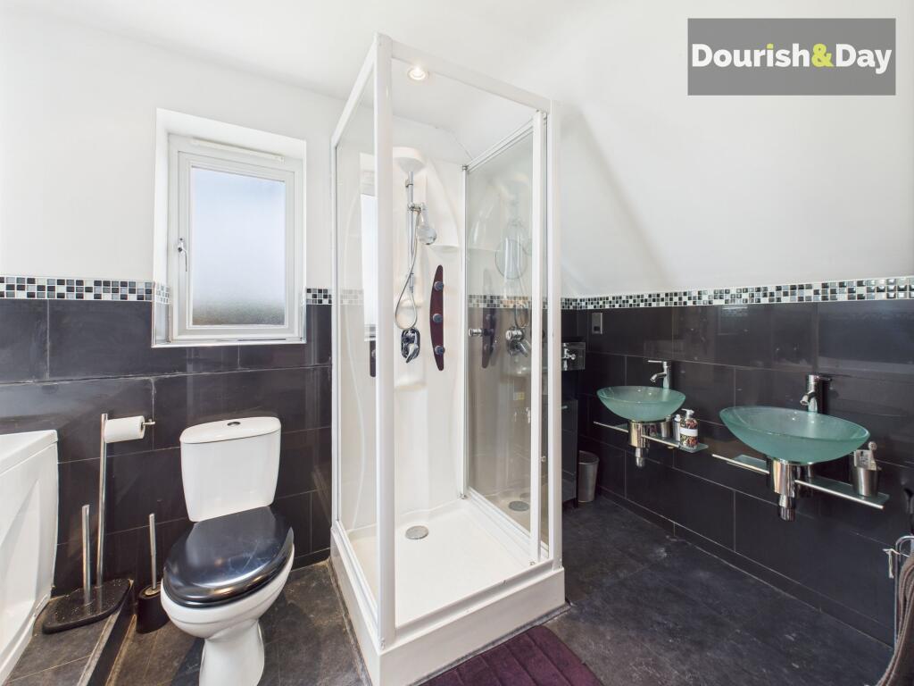 Attic En- Suite