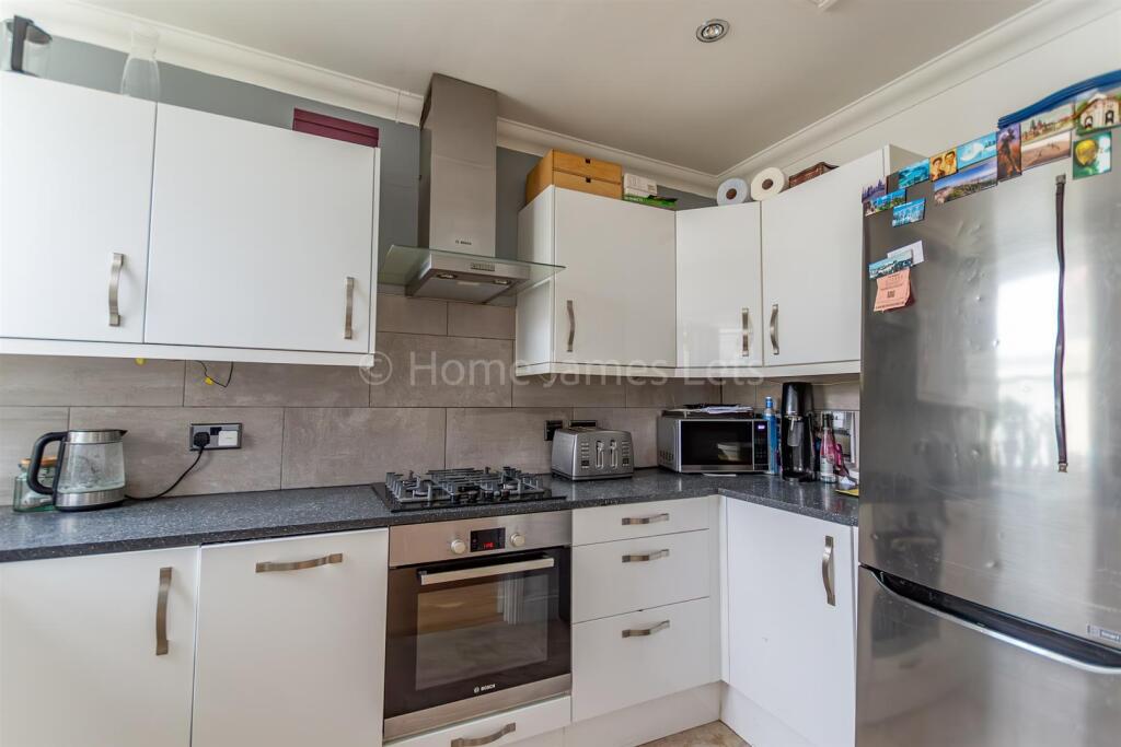 18575569 Kitchen (2).jpg