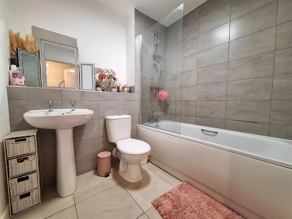 Bathroom.jpg