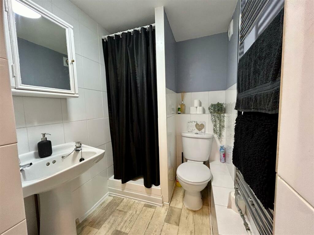 Shower room1.jpg