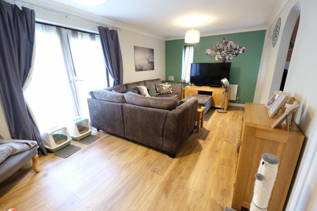SITTING/DINING ROOM